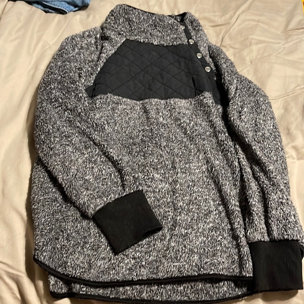 Gray/black sweater